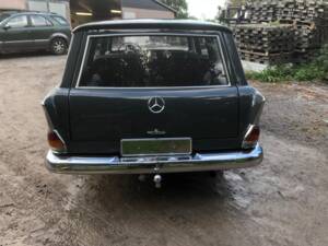 Afbeelding 2/10 van Mercedes-Benz 230 Universal (1968)