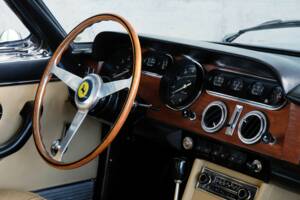 Image 34/50 of Ferrari 330 GT 2+2 (1964)