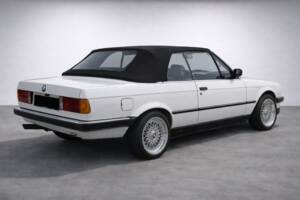Image 5/29 of BMW 320i (1988)