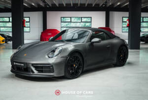 Image 2/25 of Porsche 911 Carrera 4 GTS (2023)