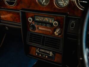 Image 14/36 of Rolls-Royce Silver Shadow II (1980)