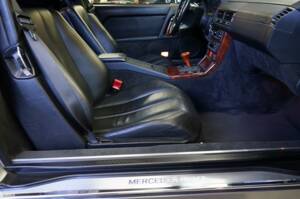 Image 27/42 of Mercedes-Benz 500 SL (1992)