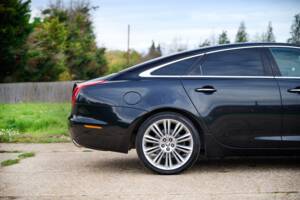 Bild 20/50 von Jaguar XJ 5.0 (2011)