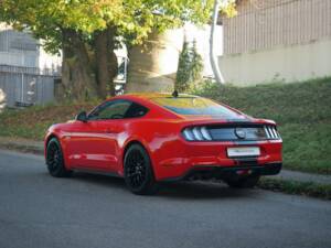 Image 3/33 de Ford Mustang GT 5.0 V8 (2022)