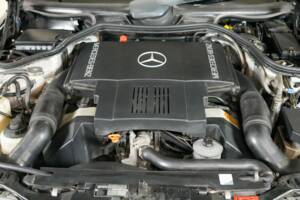 Image 5/32 of Mercedes-Benz 500 E (1992)