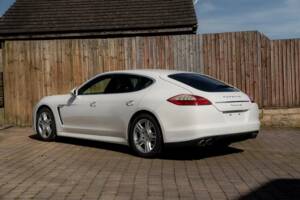 Bild 32/50 von Porsche Panamera 4S (2010)