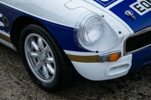 Image 33/42 of MG MGB GT (1972)