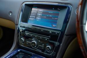 Bild 37/50 von Jaguar XJ 5.0 (2011)