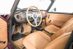 Image 16/50 of Triumph TR 6 PI (1969)