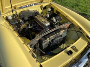 Image 8/20 of MG MGB GT (1967)
