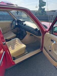 Image 29/65 of Mercedes-Benz 200 D (1982)