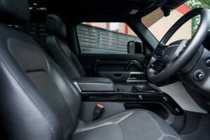 Image 38/61 de Land Rover Defender 110 D200 AWD (2023)