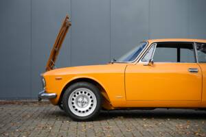 Image 3/38 of Alfa Romeo Giulia GT 1300 Junior (1968)