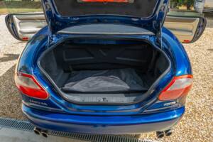 Image 21/50 of Jaguar XKR (2000)