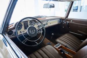 Image 15/25 of Mercedes-Benz 230 SL (1966)