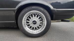 Immagine 47/53 di BMW 320i (1989)