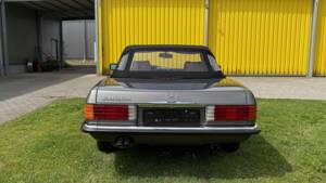 Image 9/24 de Mercedes-Benz 280 SL (1984)