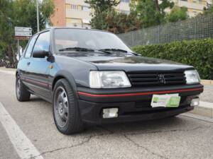 Imagen 30/50 de Peugeot 205 GTi 1.9 (1988)