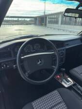 Immagine 17/39 di Mercedes-Benz 190 E 2.6 (1990)