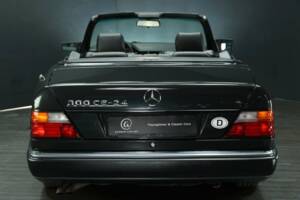 Imagen 5/30 de Mercedes-Benz 300 CE-24 (1993)