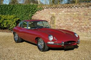 Image 28/50 de Jaguar E-Type (1968)