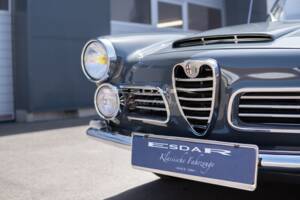 Image 10/31 of Alfa Romeo 2600 Spider (1963)
