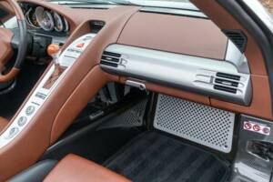 Image 26/50 de Porsche Carrera GT (2005)