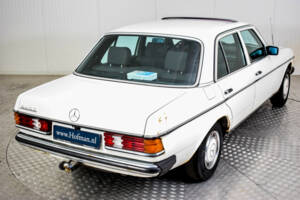 Bild 30/46 von Mercedes-Benz 240 D (1982)
