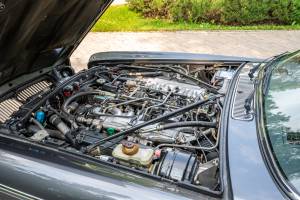 Image 13/42 of Daimler Double Six (1989)