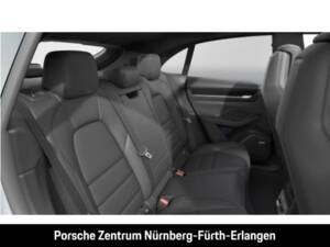 Image 10/13 of Porsche Macan 4 (2025)