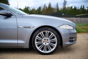 Bild 27/50 von Jaguar XJ 5.0 (2010)