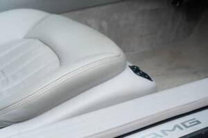 Image 43/56 de Mercedes-Benz SL 65 AMG (2004)