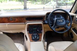 Image 14/21 of Daimler XJ 6 4.0 (1990)