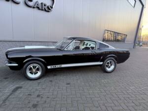 Image 4/36 of Ford Mustang 390 GTA (1966)