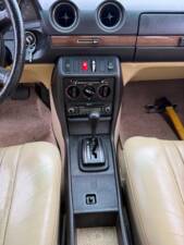 Imagen 9/34 de Mercedes-Benz 230 E (1983)