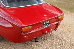 Image 34/50 de Alfa Romeo 1750 GT Veloce (1971)