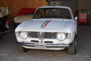 Image 10/28 de Alfa Romeo Giulia GT 1300 Junior (1970)