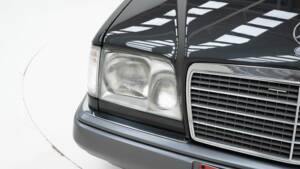 Image 10/15 of Mercedes-Benz E 220 (1994)