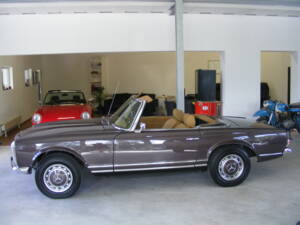 Image 34/36 de Mercedes-Benz 280 SL (1970)