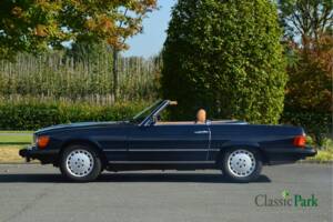 Image 2/50 de Mercedes-Benz 380 SL (1982)