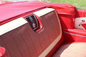 Image 17/31 of Chevrolet Impala Convertible (1960)