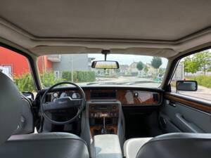 Image 17/20 of Daimler Double Six (1992)