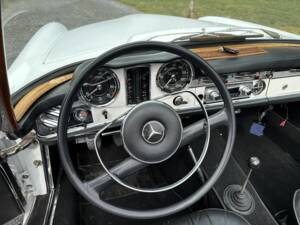 Immagine 2/8 di Mercedes-Benz 230 SL (1965)