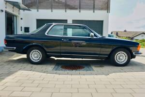 Bild 39/99 von Mercedes-Benz 230 CE (1983)