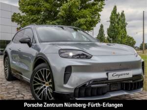 Image 7/50 of Porsche Cayenne S Electric (2026)