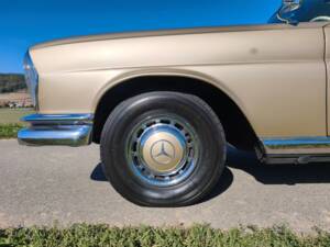 Afbeelding 30/30 van Mercedes-Benz 220 SE b (1961)