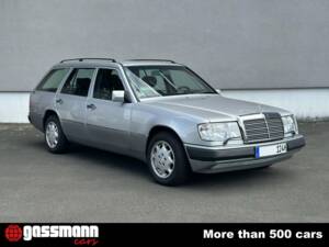 Image 3/15 of Mercedes-Benz 300 TD (1992)