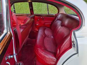 Image 18/68 de Jaguar Type S 3.4 (1964)