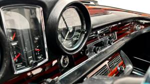 Image 7/13 de Mercedes-Benz 280 SE (1970)