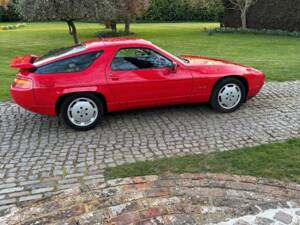 Image 13/33 of Porsche 928 S4 (1989)